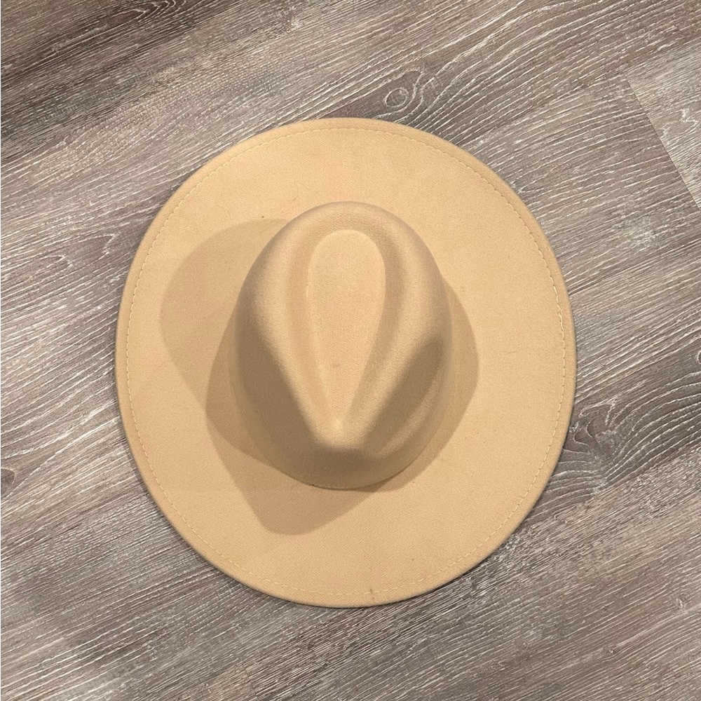 Flat brim hat - image 3